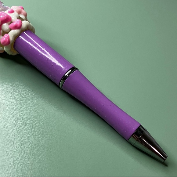 Sassy Funny Hippo Ballerina Handmade Beaded Pen - Picture 4 of 5